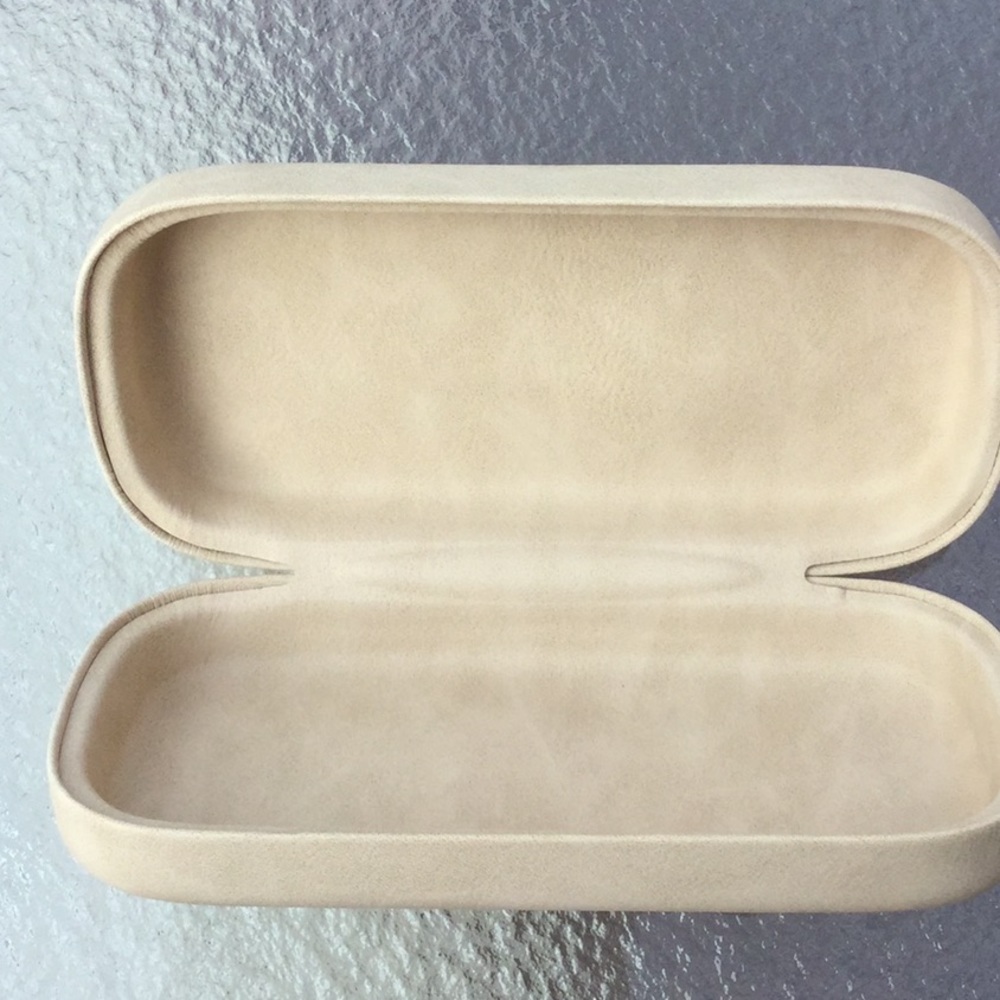 Authentic New Chloe eyeglass case clamshell - Picture 3 of 4